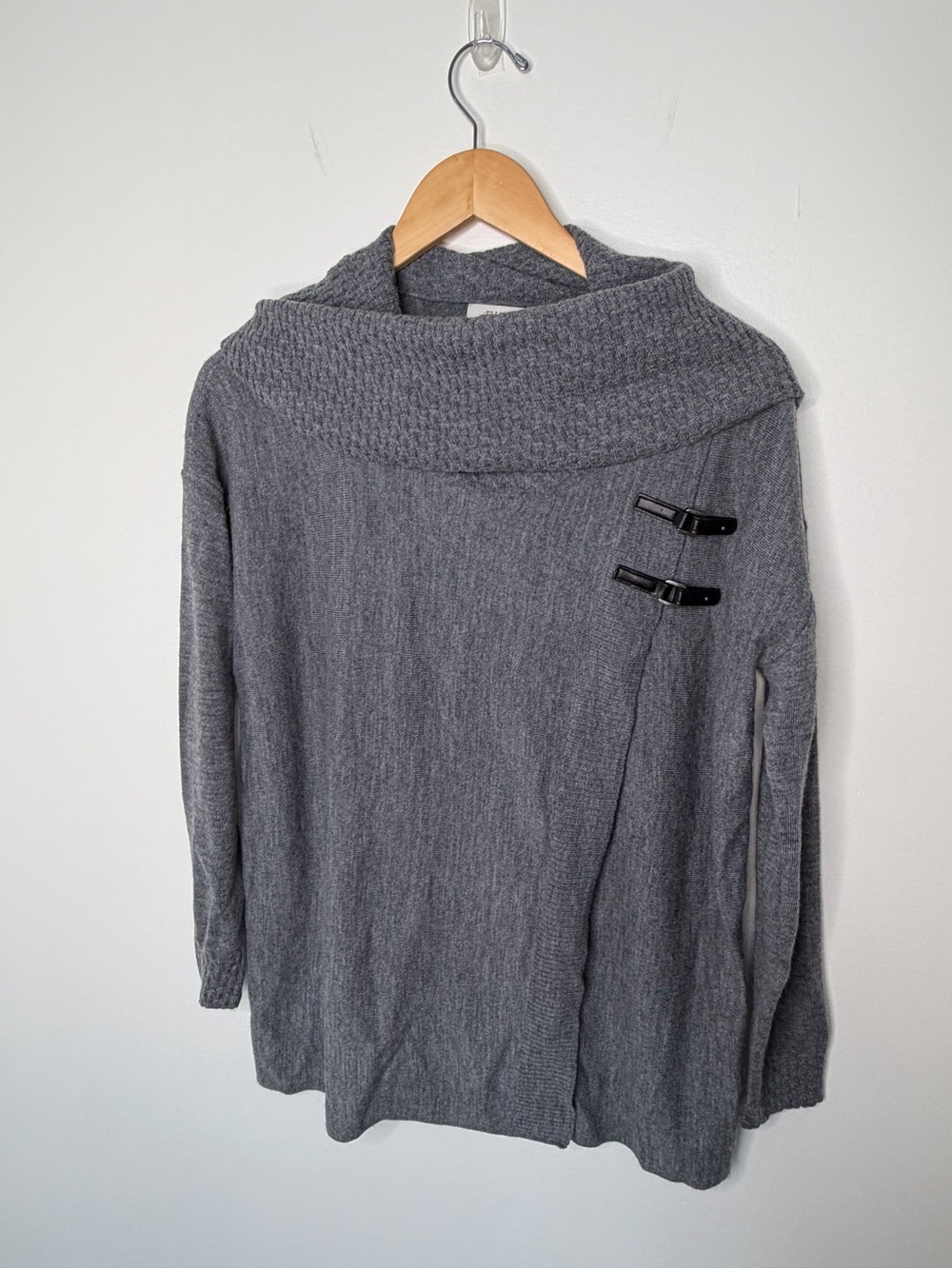 Ellen Tracy 100% extra fine merino wool turtleneck / cowl neck shawl sweater.